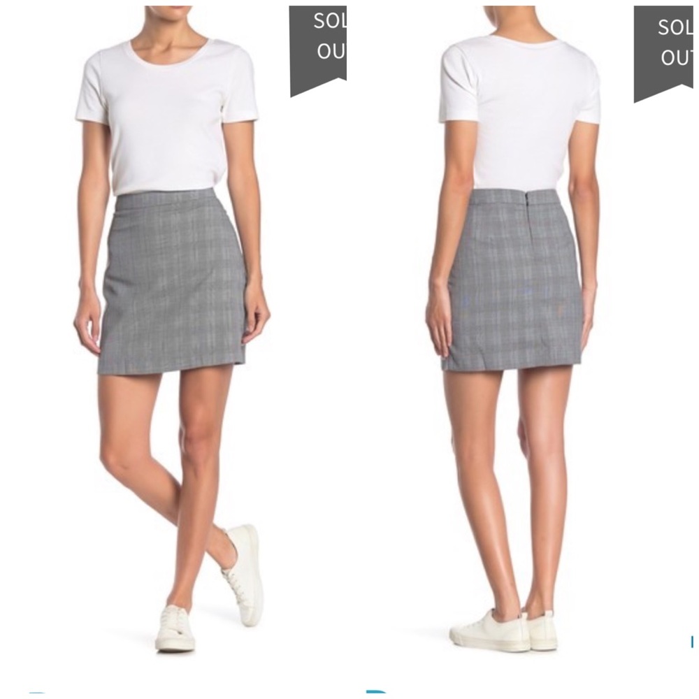 Grey Plaid pattern skirt.
